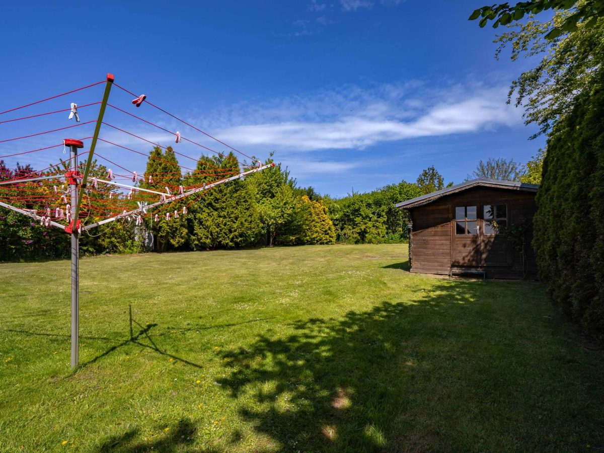 Garten mit Gartenhaus