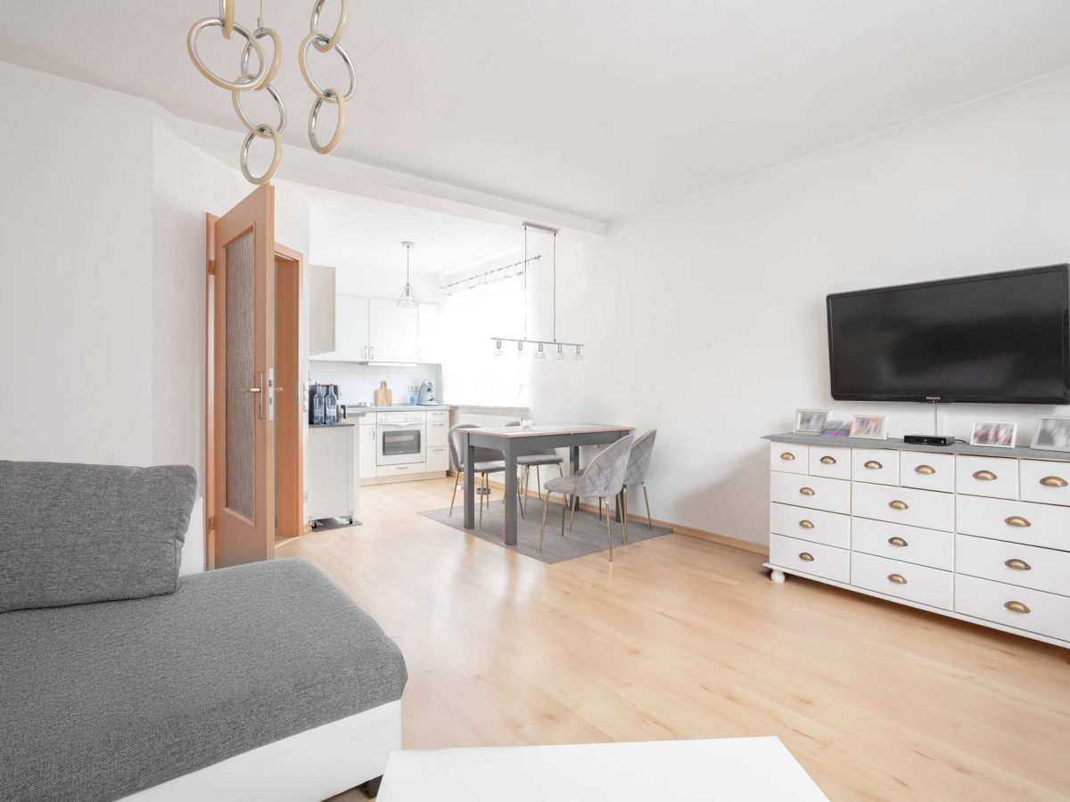 Wohnzimmer Blick zur Küche EG ELG