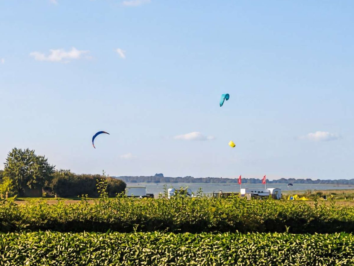 Kite-Surfer auf dem Saaler Bodden