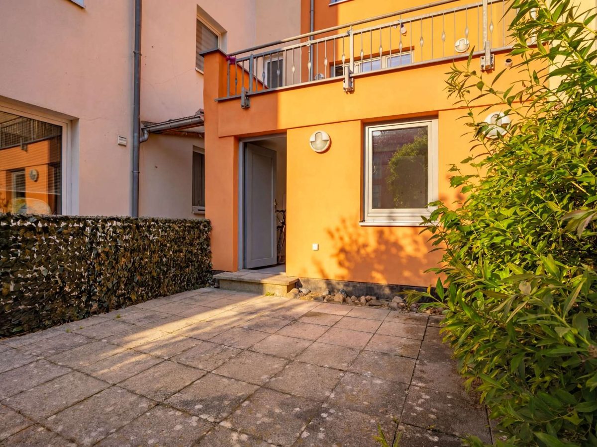 Hinterhof Terrasse EG