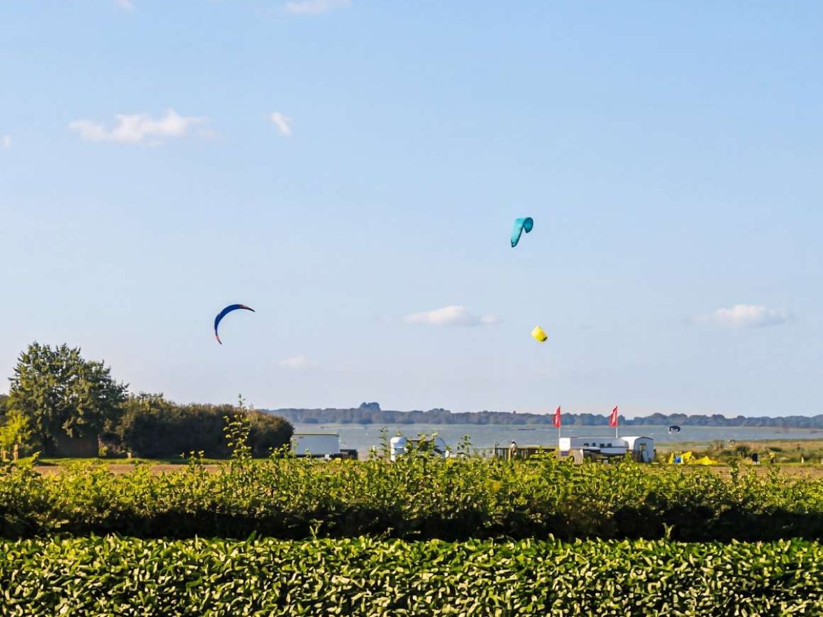 Kite-Surfer auf dem Saaler Bodden