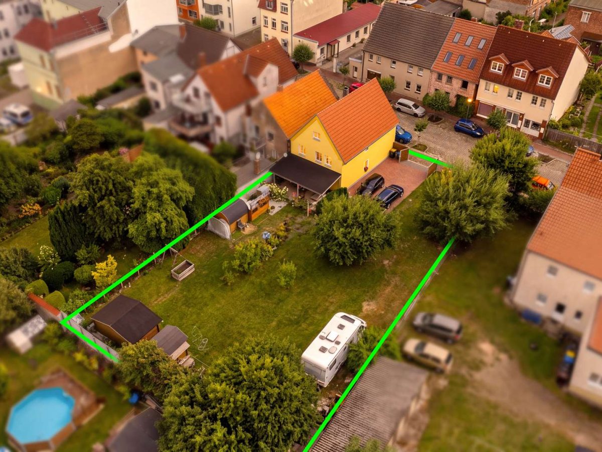 Grundstücksgrenze